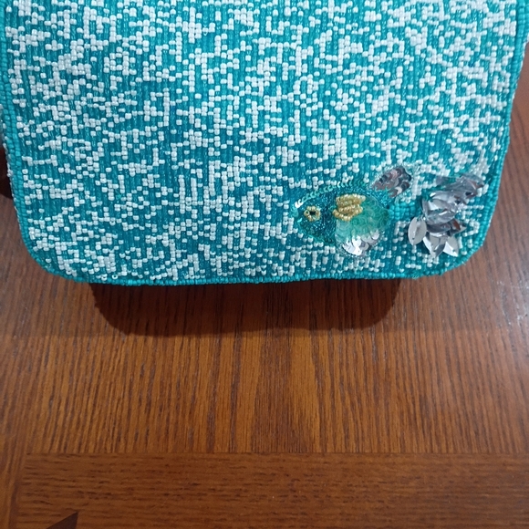 New Swimming Fish Beaded Bag - Picture 3 of 6